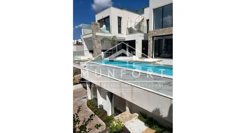 Villa de Lujo en Las Colinas Golf 4 Dormitorios Piscina Spa