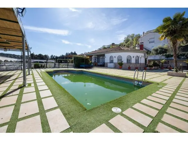 Chalet con Piscina y Salon de Fiestas en Puerto Lope Moclin