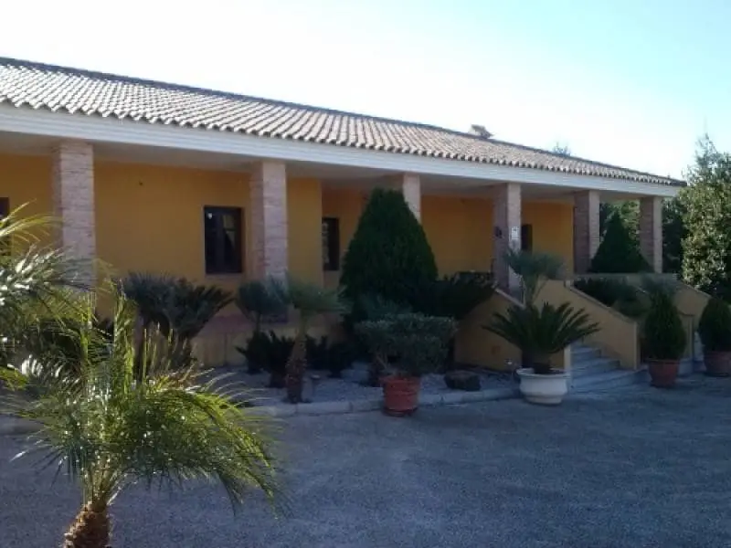 Chalet en Navarres con 16000m2 de parcela y garaje para 4 coches