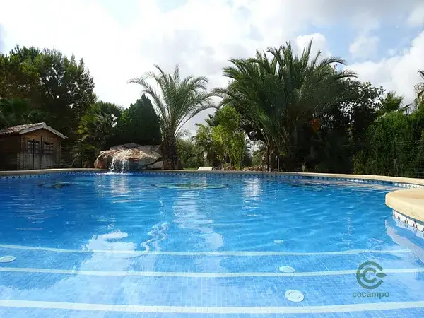 Finca con Piscina y Vistas en Agost Cerca de Alicante