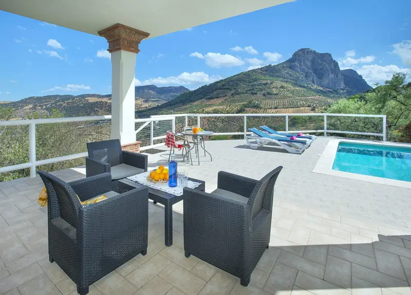 Casa Rural Andaluza con Piscina Privada y Vistas a la Sierra de Cadiz