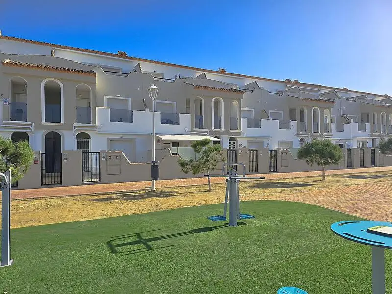 Apartamento en Planta Baja con Vistas Verdes en San Pedro del Pinatar