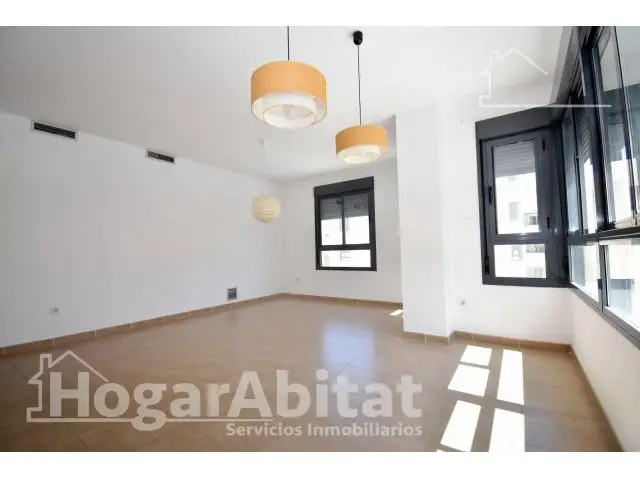 Amplio Piso Esquinero con Garaje y Trastero Zona Universitaria