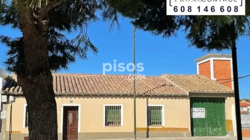 Casa adosada con corral en Villanueva de Gállego