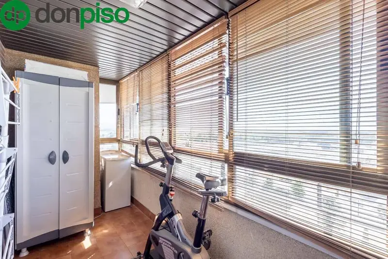 Piso en venta en Granada: 3 habitaciones, 2 baños, garaje y trastero