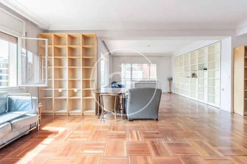 Apartamento 179m2 a Reformar con Terraza en Madrid
