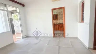 Alquiler Planta Baja Inca: 3 Dormitorios, Patio y Encanto Tradicional