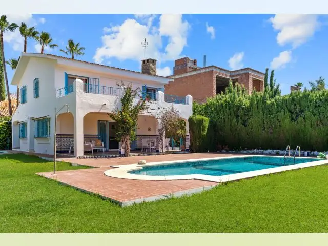 Casa Villa 5 Dormitorios Alquiler Málaga España