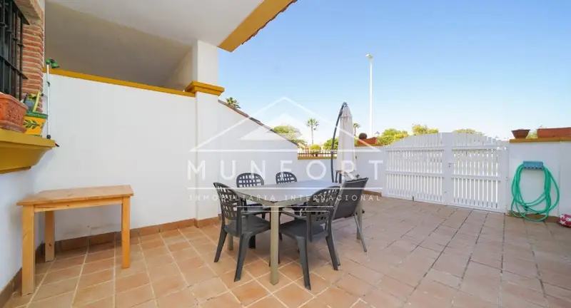Casa Vacacional en San Pedro del Pinatar: Adosado con Solarium y Barbacoa