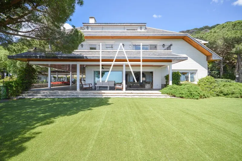Chalet en Venta en Cabrils Barcelona 8 Dormitorios Piscina Jardin