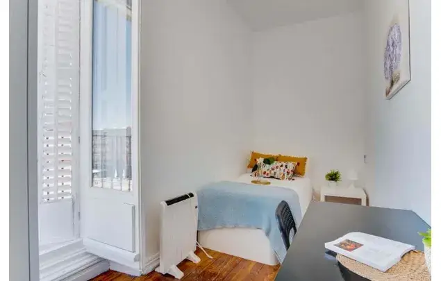 Habitacion en Madrid Calle de la Sal