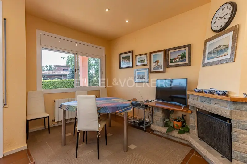 Chalet en venta en Bigues i Riells 170m² 3 habitaciones Garaje Jardín