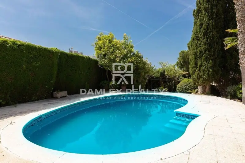 Chalet en venta en S'Agaro con piscina y jardin