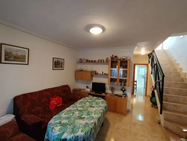 Casa adosada de 3 dormitorios en venta