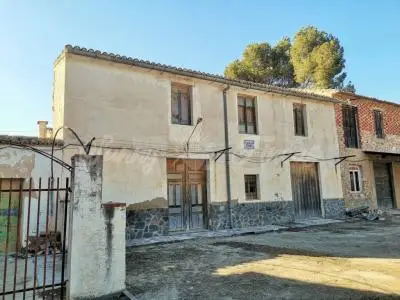 Casa de Campo en Villena: Masia con Bodega y Piscina