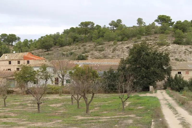 Casa de Campo con Enorme Potencial Turistico en Monóvar