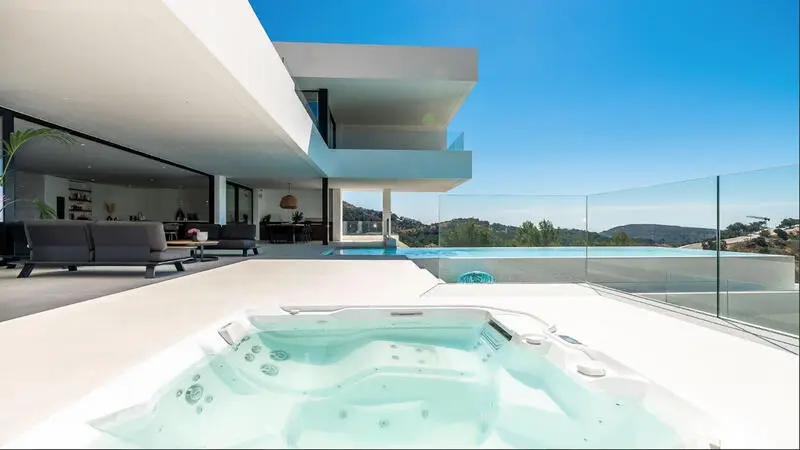 Villa de Lujo con Vistas al Mar en Benahavis