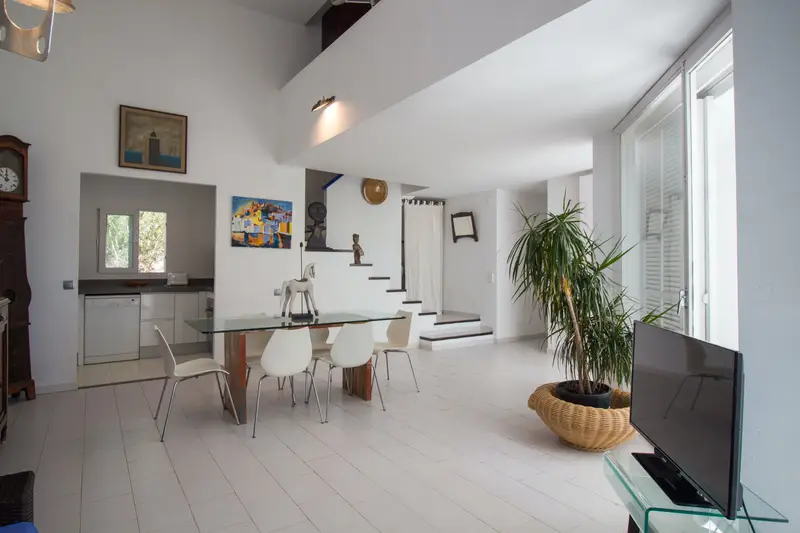 Chalet con 4 Dormitorios y Piscina cerca de Cala Codolar Ibiza