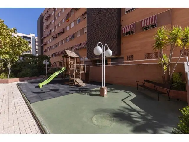 Pisazo Exterior en Periodistas Granada