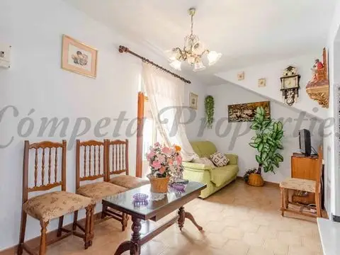 Casa de Pueblo con 4 Dormitorios en Cómpeta