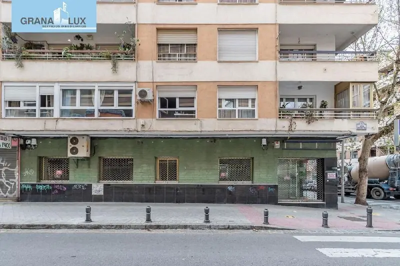 Venta Local Comercial Luminoso Granada Constitucion
