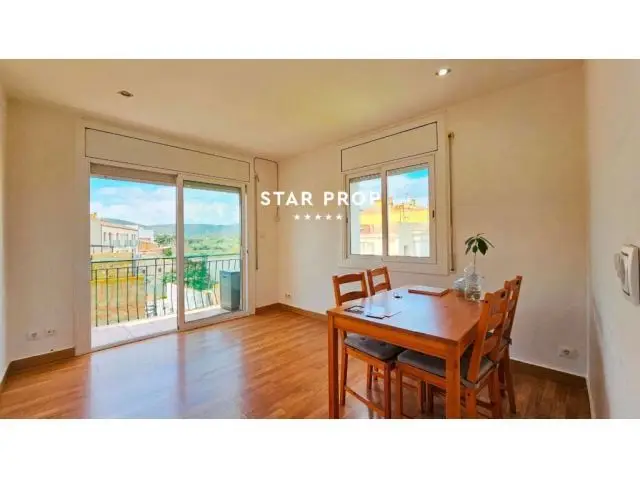 Piso en Venta Llança Girona 2 habitaciones terraza reformado