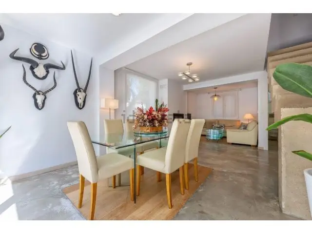 Chalet Independiente De Lujo En La Exclusiva Zona Del Cabo De Las Huertas.