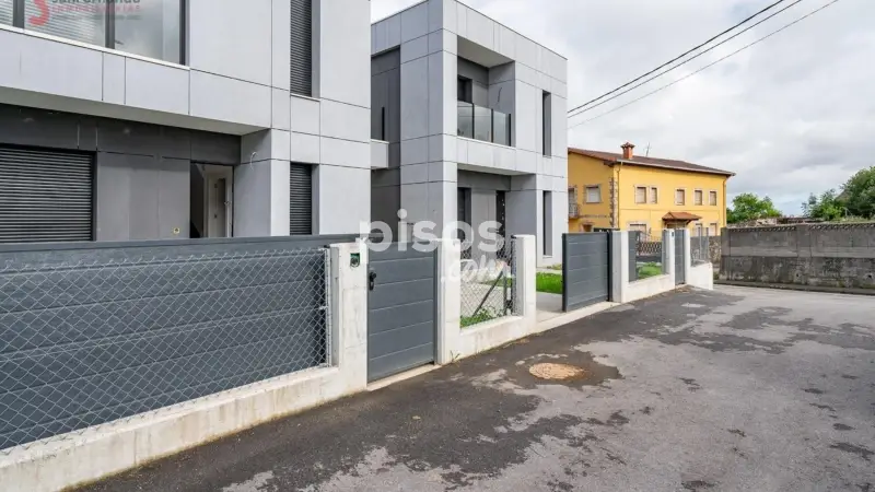 Casa adosada en venta en Calle de Quevia