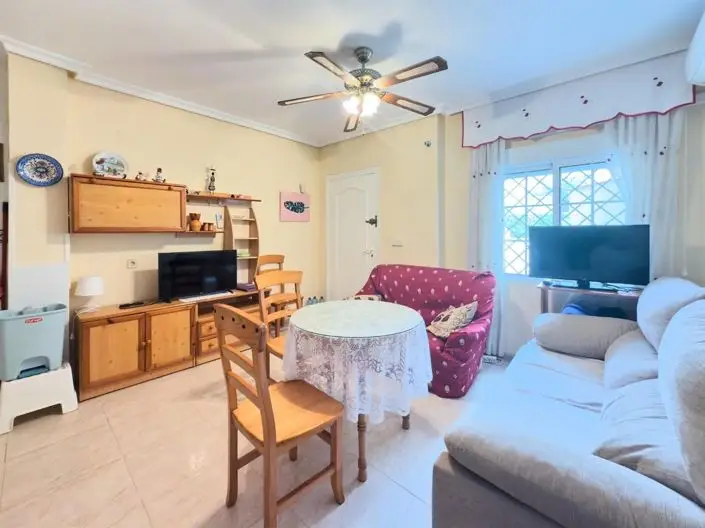 Bungalow en Venta Torrevieja 1 Dormitorio Piscina Parcela