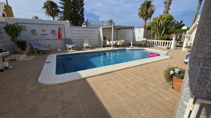 Chalet en Venta 188m2 3 Dormitorios Piscina y Garaje