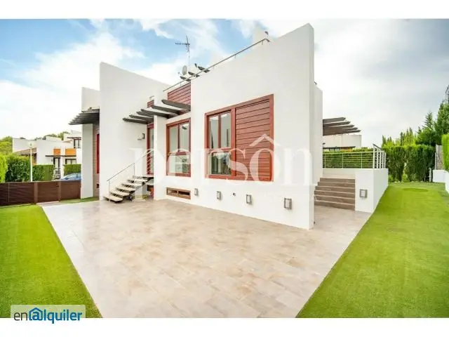 Casa en Alquiler con Piscina en El Bosque
