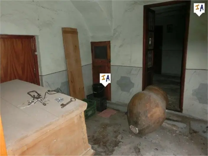Casa de Pueblo con Enorme Potencial en Jaén