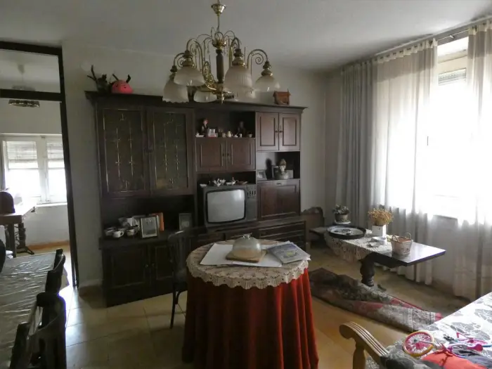 Casa de Pueblo con Patio y Taller en la Ribera del Porma