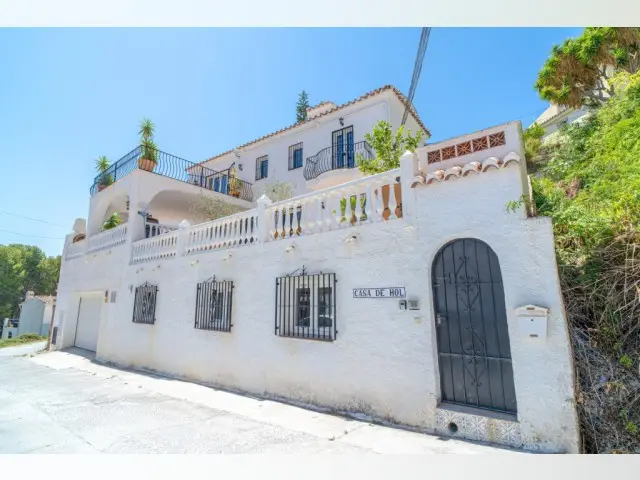Casa Villa 5 Dormitorios Nerja Piscina Garaje
