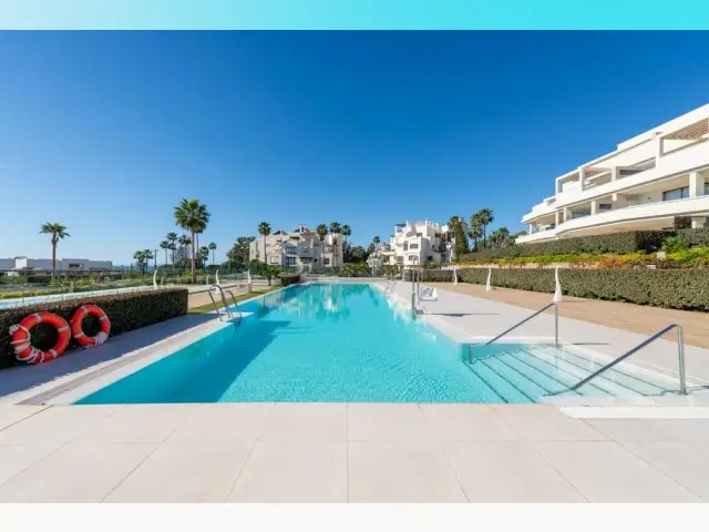 Apartamento en venta Estepona 3 dormitorios vistas al mar