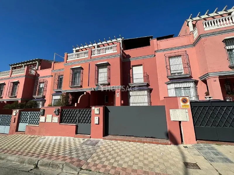 Adosado en Dos Hermanas 3 Dormitorios 2 Baños