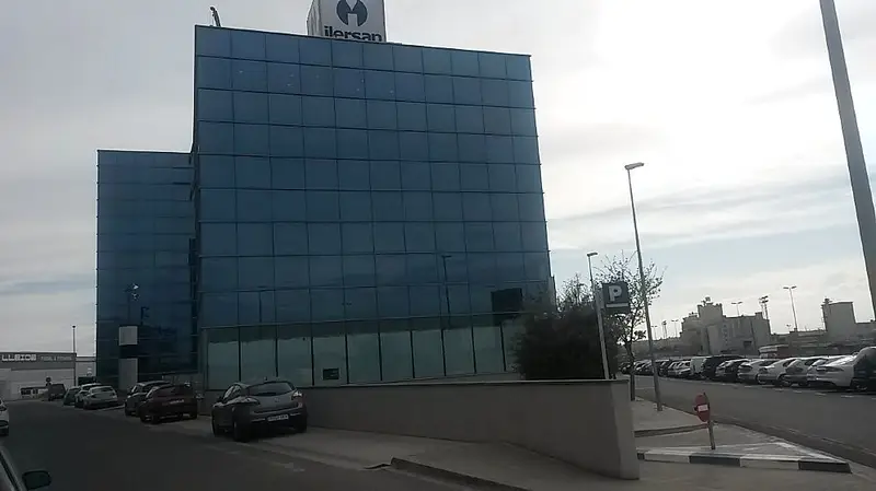 Garaje en Venta en Lleida con Ascensor y Trastero