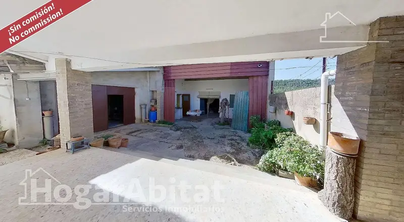 Casa Rústica con Terraza y Garaje en Cortes de Pallás