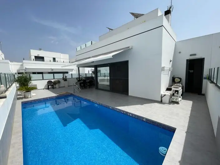 Casa 4 Dormitorios Piscina Privada Excelente Estado
