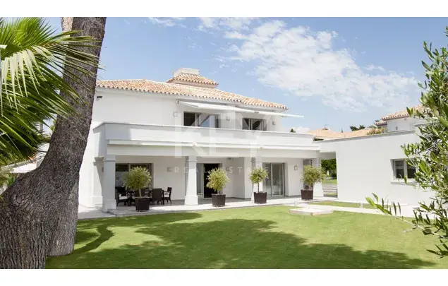 Villa de Lujo 8 Dormitorios Estepona Cerca de la Playa