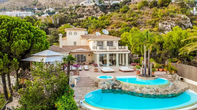 Chalet de Lujo en Mijas con Vistas al Mar y Piscina