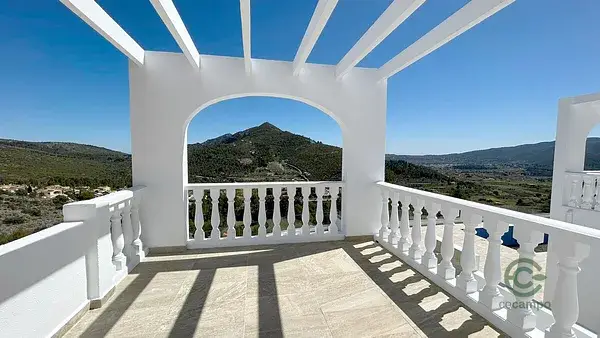 Chalet en Alcalali con Vistas Panoramicas y Piscina