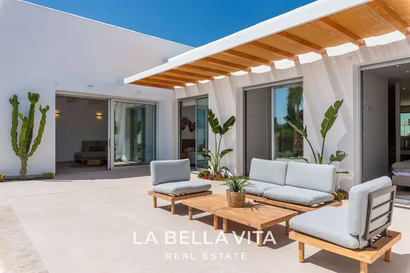 Chalet en Benijófar Costa Blanca: Villas de Lujo Estilo Ibiza