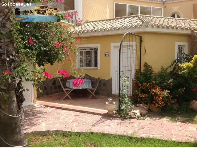 Bungalow en Rojales cerca de la playa con piscina