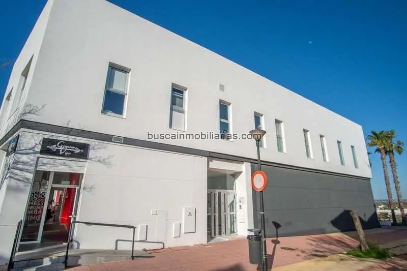 Local Comercial en Venta Camposoto 132m2 Aire Acondicionado Placas Solares