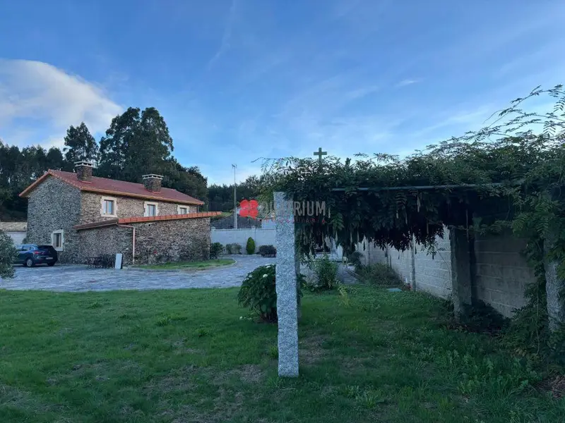 Casa con piscina en Oroso cerca de Santiago