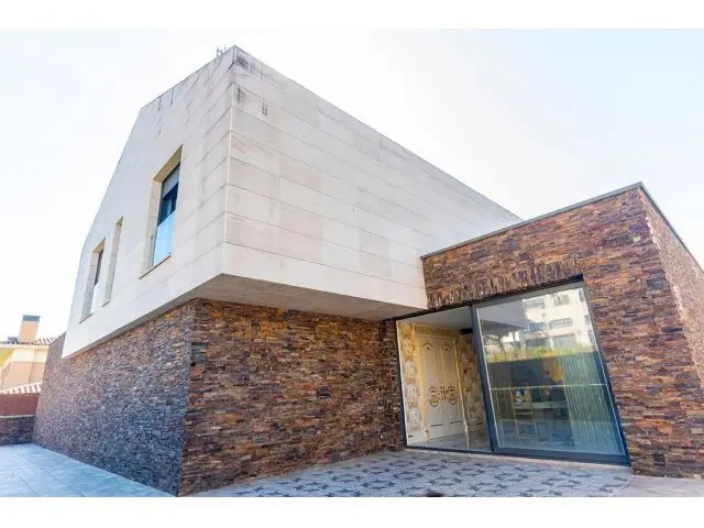 Chalet de Lujo en Venta en Calahorra