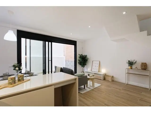 Casa en Terrassa con 3 habitaciones 3 baños patio garaje y terraza
