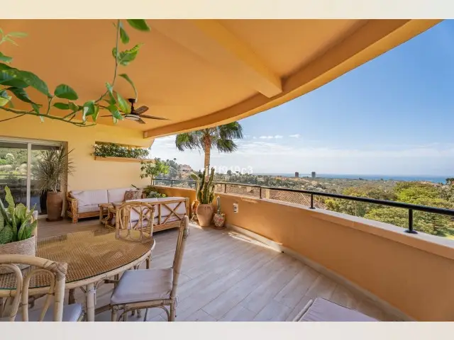 Piso de 3 Dormitorios en venta Elviria, España