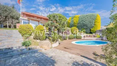 Casa en venta en Sant Vicenç de Montalt 273m2 con piscina